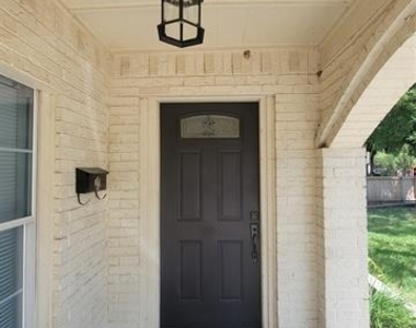 1225 Blalock Avenue - Photo Thumbnail 3