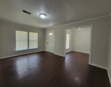 1225 Blalock Avenue - Photo Thumbnail 4
