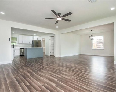 2608 Lockhart Avenue - Photo Thumbnail 4