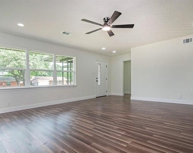 2608 Lockhart Avenue - Photo Thumbnail 5