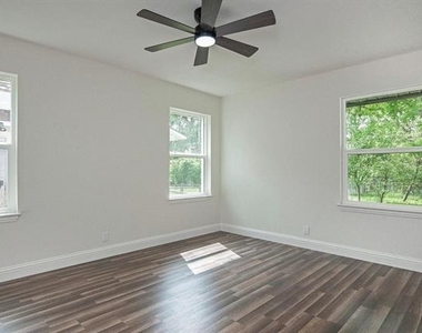 2608 Lockhart Avenue - Photo Thumbnail 13