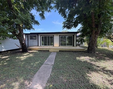 2608 Lockhart Avenue - Photo Thumbnail 16