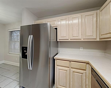 551 Rand Drive - Photo Thumbnail 3