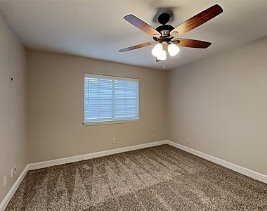 551 Rand Drive - Photo Thumbnail 7