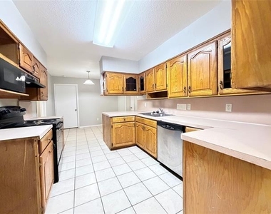 619 Midvale Drive - Photo Thumbnail 9