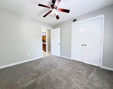 619 Midvale Drive - Photo Thumbnail 14