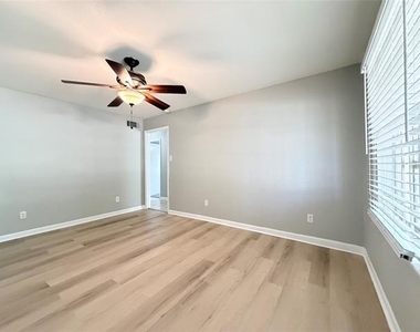 619 Midvale Drive - Photo Thumbnail 3