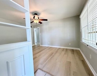 619 Midvale Drive - Photo Thumbnail 2