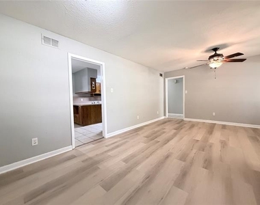 619 Midvale Drive - Photo Thumbnail 6