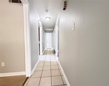 619 Midvale Drive - Photo Thumbnail 12