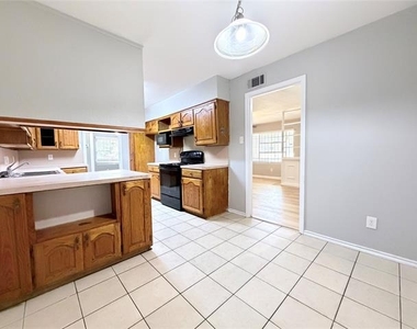 619 Midvale Drive - Photo Thumbnail 8