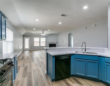 815 Creekside Drive - Photo Thumbnail 10