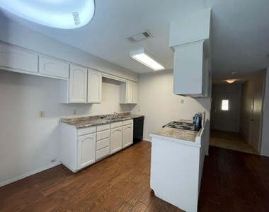 7536 Meadowlark Lane N - Photo Thumbnail 10