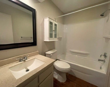 7536 Meadowlark Lane N - Photo Thumbnail 16
