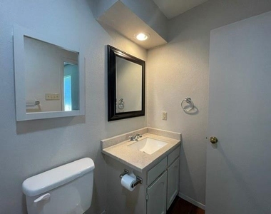 7536 Meadowlark Lane N - Photo Thumbnail 22