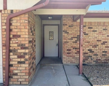 7536 Meadowlark Lane N - Photo Thumbnail 2