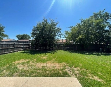 7536 Meadowlark Lane N - Photo Thumbnail 24