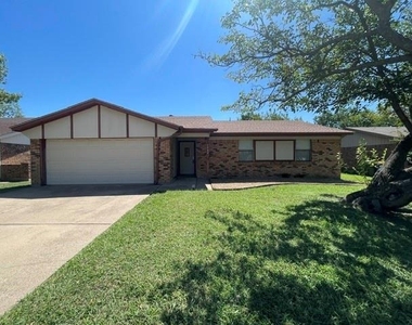 7536 Meadowlark Lane N - Photo Thumbnail 1