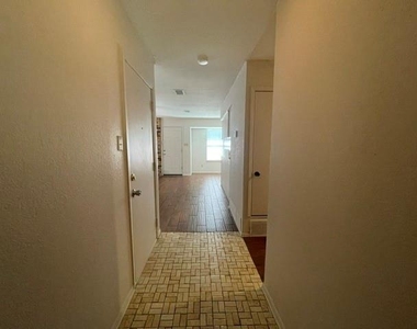 7536 Meadowlark Lane N - Photo Thumbnail 3