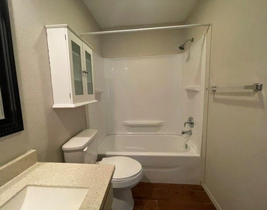 7536 Meadowlark Lane N - Photo Thumbnail 17