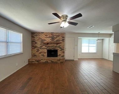 7536 Meadowlark Lane N - Photo Thumbnail 9