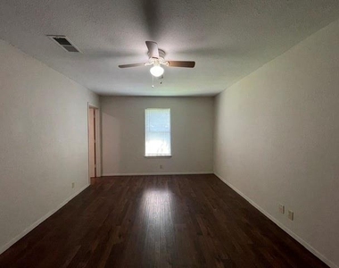 7536 Meadowlark Lane N - Photo Thumbnail 20
