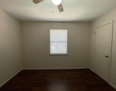 7536 Meadowlark Lane N - Photo Thumbnail 15