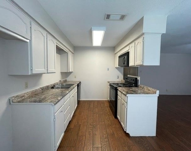 7536 Meadowlark Lane N - Photo Thumbnail 7