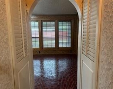 2309 Richwood - Photo Thumbnail 4