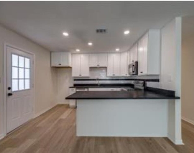 1721 W Walker Street - Photo Thumbnail 2