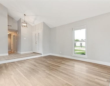 2114 Wheaton Drive - Photo Thumbnail 2