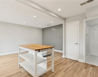 2114 Wheaton Drive - Photo Thumbnail 11