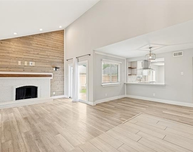 2114 Wheaton Drive - Photo Thumbnail 4