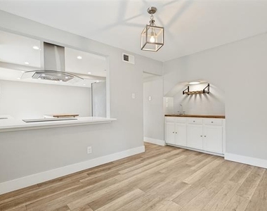 2114 Wheaton Drive - Photo Thumbnail 6