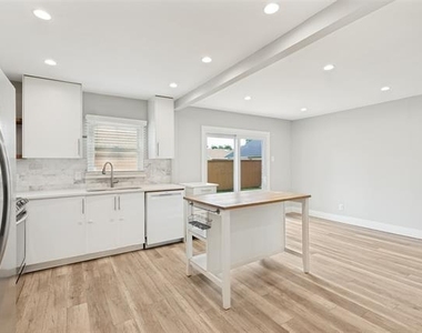 2114 Wheaton Drive - Photo Thumbnail 8