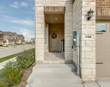 736 Lone Rock Drive - Photo Thumbnail 2