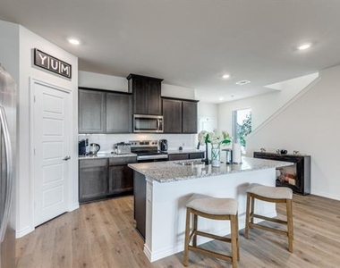 736 Lone Rock Drive - Photo Thumbnail 11