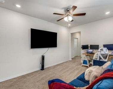 736 Lone Rock Drive - Photo Thumbnail 15