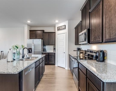 736 Lone Rock Drive - Photo Thumbnail 9