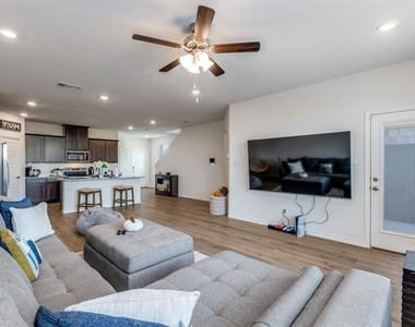 736 Lone Rock Drive - Photo Thumbnail 3