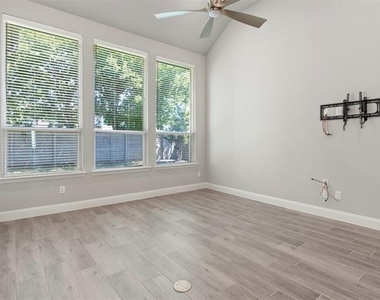 1314 20th Street - Photo Thumbnail 9