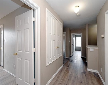 10706 Gleneagles Lane - Photo Thumbnail 14