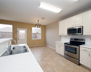 10706 Gleneagles Lane - Photo Thumbnail 5