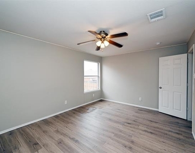 10706 Gleneagles Lane - Photo Thumbnail 16