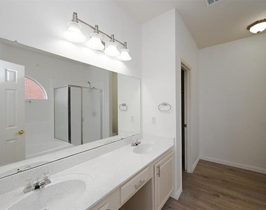 10706 Gleneagles Lane - Photo Thumbnail 12