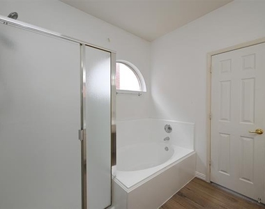 10706 Gleneagles Lane - Photo Thumbnail 11