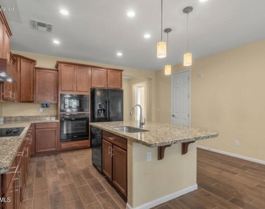 9014 W Ruth Avenue - Photo Thumbnail 4