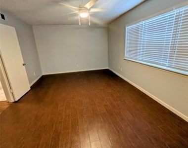 10650 Steppington Drive - Photo Thumbnail 15