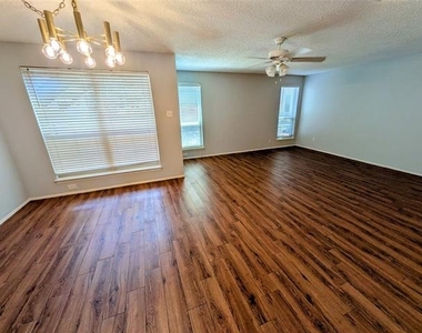 10650 Steppington Drive - Photo Thumbnail 9