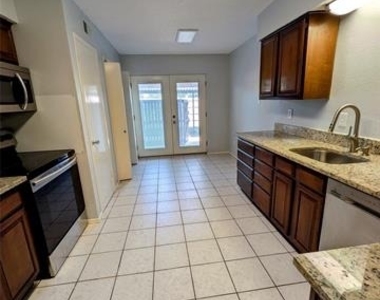 10650 Steppington Drive - Photo Thumbnail 7